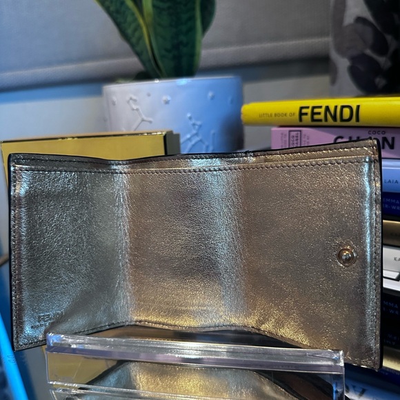 Fendi Peekaboo Kiss-lock Compact Wallet - Picture 9 of 12